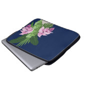 ダークブルーの熱帯メディニラピンク花瓶 ラップトップスリーブ (正面下部)