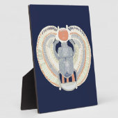 ダークブルーの背景にエジプトのスカラブデザイン フォトプラーク (側面)