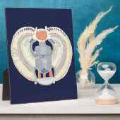 ダークブルーの背景にエジプトのスカラブデザイン フォトプラーク (側面)