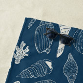 ダークブルーの貝殻 ビーチタオル (インサイチュ)