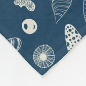 ダークブルーの貝殻 フリースブランケット (角)