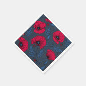 ダークブルーの赤いケシとラディバグ スタンダードカクテルナプキン (角)