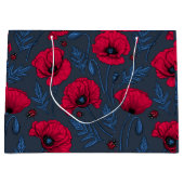 ダークブルーの赤いケシとラディバグ ラージペーパーバッグ (正面)