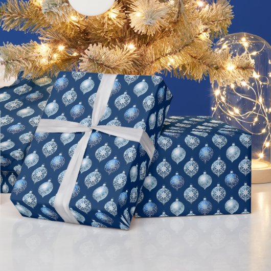 ダークブルーの銀のオーナメント ラッピングペーパー (クリスマス)