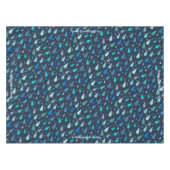 ダークブルーの雨粒と名前をカスタムする テーブルクロス (正面(横))