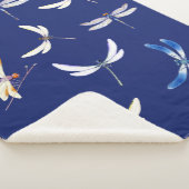 ダークブルーの飛行中のゴージャスなトンボ シェルパブランケット (3/4)