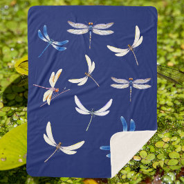 ダークブルーの飛行中のゴージャスなトンボ シェルパブランケット