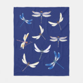 ダークブルーの飛行中のゴージャスなトンボ フリースブランケット (正面)