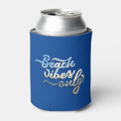 ダークブルーのBeach Vibes Only タイポグラフィ 缶クーラー (缶正面)