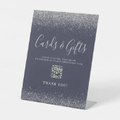 ダークブルーシルバーウェディングカードギフトQRコード 台座サイン (正面)