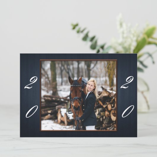 ダークブルー木材の卒業発表 案内状 (スタンド正面)