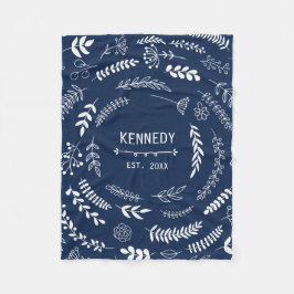 ダークブルー白離れフローラモノグラムパターン フリースブランケット