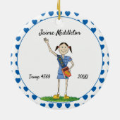 ダークヘアカデットガールスカウティングブルーハートシェイプ セラミックオーナメント (裏面)