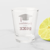 ダークマルーンおめでとう大学卒業生 ショットグラス (裏面)