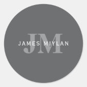 ダークモダングスタイリッシュ・グレイ・モノグラムと名前 ラウンドシール (正面)