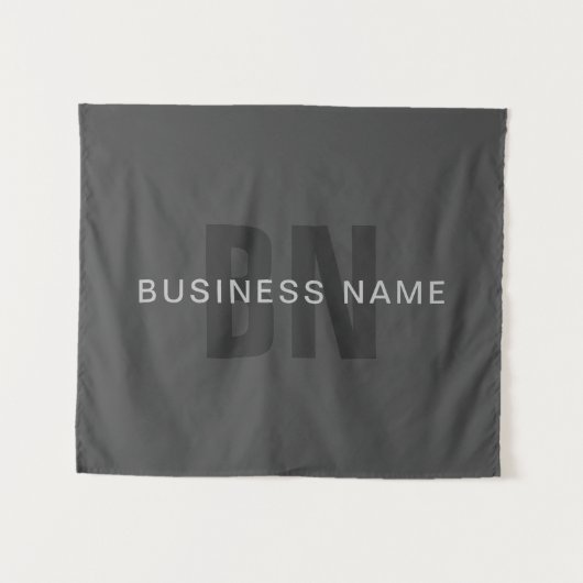 ダークモダングレー編集可能モノグラムデザインテンプレート タペストリー (正面(横))