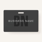 ダークモダングレー編集可能モノグラムデザインテンプレート バッジ (正面)