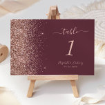 ダークモダンブルゴーニュバラ金ゴールド結婚グリッター テーブルナンバー<br><div class="desc">この離れテーブエレガントル番号の手の端は結婚、バラ金ゴールドのグリッターデザインを備えている。カスタマイズ可能な文字淡い色のは、バラ色の手書き文字、カッパープレートと斜体のフォントを暗いブルゴーニュの背景に組み合わせる。</div>