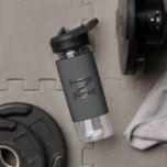 ダークモダン・グモノグラムのレイ名(または他の文字) ウォーターボトル<br><div class="desc">名前モダンやその他の文字のモノグラム、好きなように編集！</div>