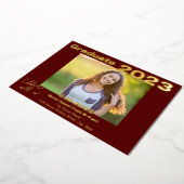 ダークレッドと金ゴールドフォト卒業招待状カード 箔招待状 (回転した状態)