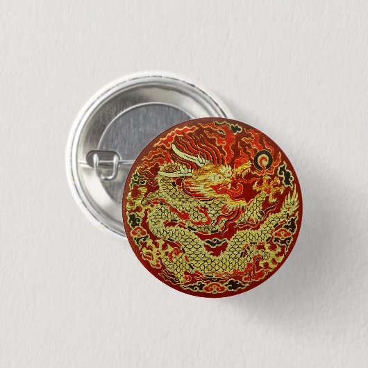 ダークレッドに刺繍されたゴールデンアジアのドラゴン 缶バッジ (正面&裏面)