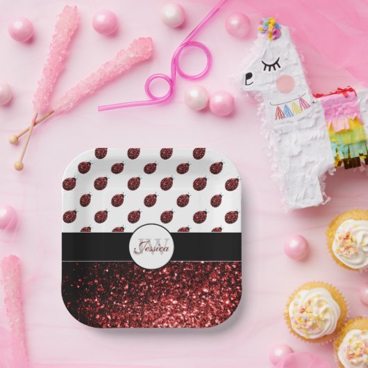 ダークレッドラディバグフェイクグリッタースパークルズモノグラム ペーパープレート (パーティー)