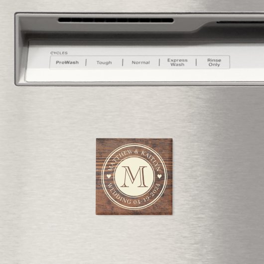 ダーク素朴結婚ウォルナットのハートモノグラム マグネット (インサイチュ (食洗機))