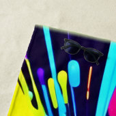 ダーク絵を描バスキャンバス上のネオン爆発 ビーチタオル (インサイチュ)