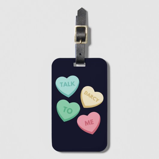 ダーシーと話すIII ラゲッジタグ (正面縦)