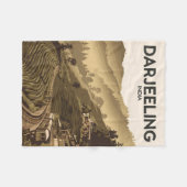 ダージェリンインドイラストレーショントラベルアートヴィンテージ フリースブランケット (正面(横))