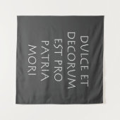 ダース・エデコレム・ベスト・プロパトリア・モリ タペストリー (正面(横))