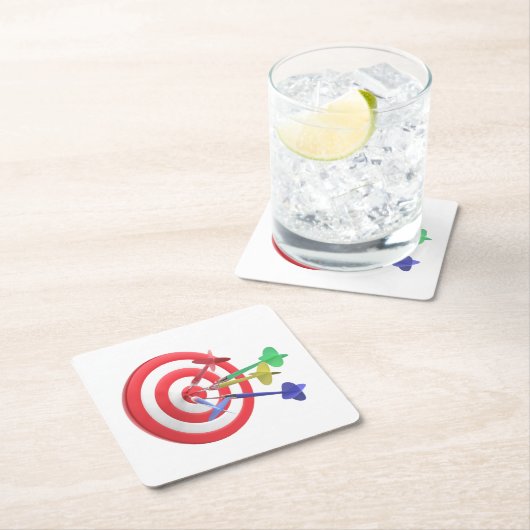 ダーツがダーツボードの中央を打つ スクエアペーパーコースター (インサイチュ)