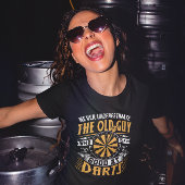ダーツが得意なオールドガイおもしろい- Dart Tシャツ