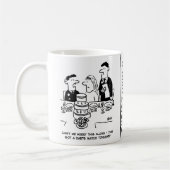 ダーツの試合に出る花婿 コーヒーマグカップ (左)