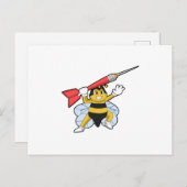 ダーツを投げるハチの画像 ポストカード (正面/裏面)