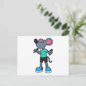 ダーツを投げるマウス ポストカード (スタンド正面)