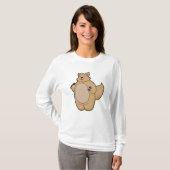 ダーツを持つダーツプレーヤーとしての猫 Tシャツ (正面フル)