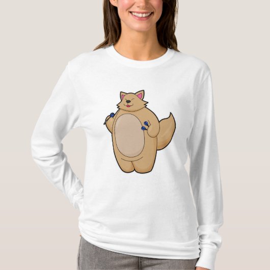 ダーツを持つダーツプレーヤーとしての猫 Tシャツ (正面)