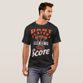 ダーツプレイヤーはスコアの付け方を知っている Tシャツ (正面フル)