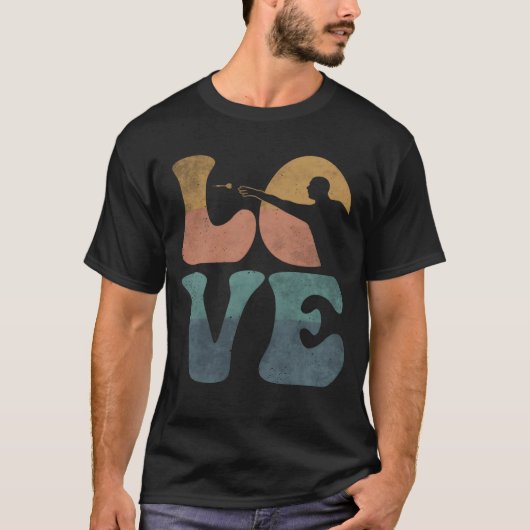 ダーツプレーヤー LOVE 楽しい Tシャツ (正面)