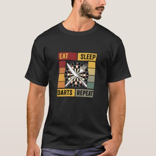ダーツ好きな男性へのプレゼントに Eat Sleep Darts Repeat Tシャツ (正面)