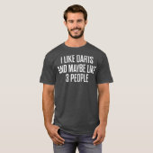ダーツ投げが好きなプレイヤーへの面白いギフト Tシャツ (正面フル)