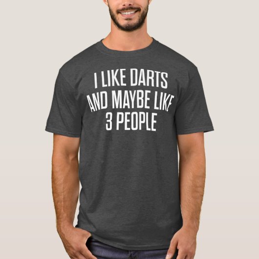 ダーツ投げが好きなプレイヤーへの面白いギフト Tシャツ (正面)
