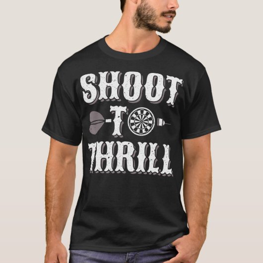 ダーツ – スリルに向けて撮影 Tシャツ (正面)