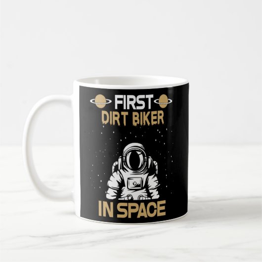 ダートバイクもしくは自転車に乗る人イン宇宙 コーヒーマグカップ (左)