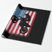 ダートバイクアメリカンフラッグモトクロスバイクもしくは自転車に乗る人メンボーイズV ラッピングペーパー (アンロールド)