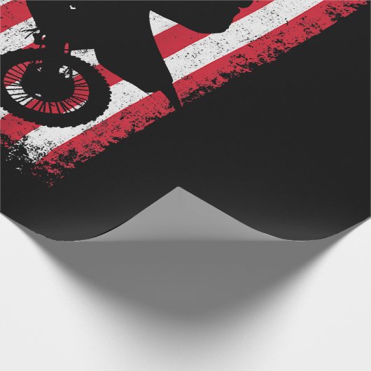 ダートバイクアメリカンフラッグモトクロスバイクもしくは自転車に乗る人メンボーイズV ラッピングペーパー (角)