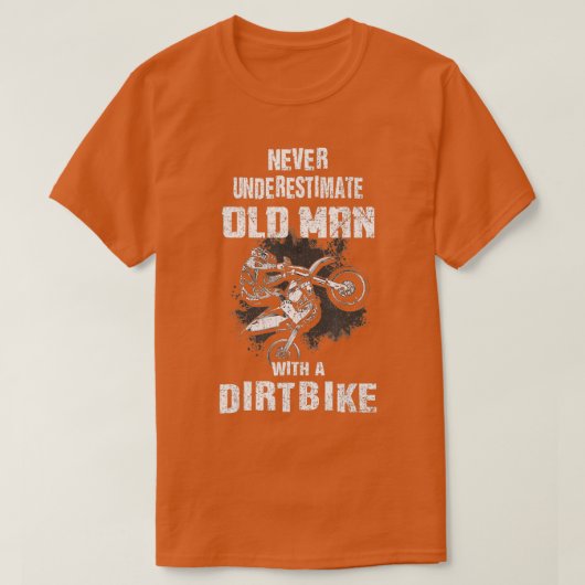 ダートバイクChを持つ老人を決して過小評価しない Tシャツ (デザイン正面)