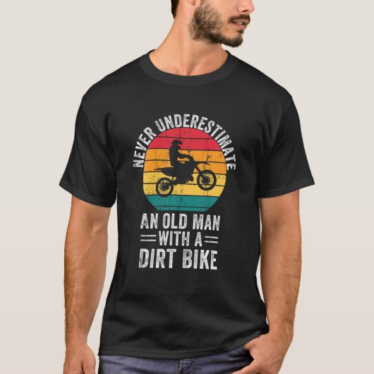 ダートバイクGrを持つ老人を甘く見てはいけない Tシャツ (正面)