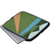 ダートロードアーティザンクロシェプリントエレクトロニクスバッグ ラップトップスリーブ (正面下部)